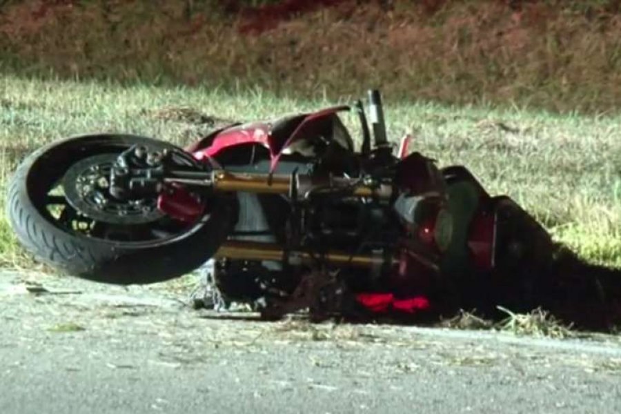 एक बाइक सवार को किसी अज्ञात वाहन ने टक्कर मार देने से एक युवक की मौत 
